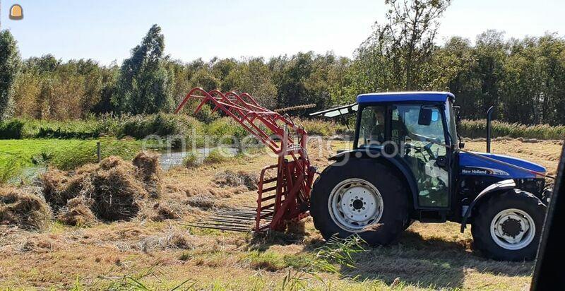 New Holland tractor met afschuifvork